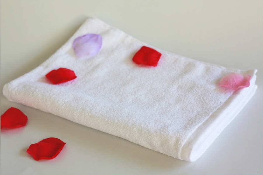 khăn trắng trải giường spa